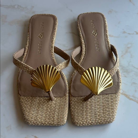 Katy Perry Collections Beige Sandals with Gold Shell - Picture 3 of 3